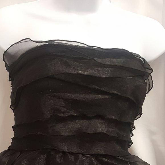 Women's Tiered Strapless Dress - Picture 6 of 9